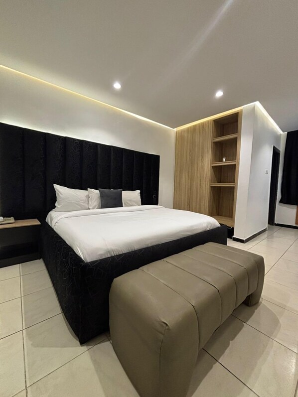 Deluxe Room | Individually decorated, individually furnished, desk, laptop workspace