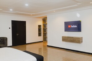 Individually decorated, individually furnished, desk, laptop workspace - OVIC Hotel (Benin City)