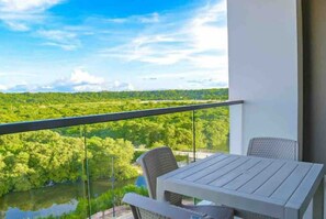 Outdoor dining - Hermoso Loft con Playa Privada (Manzanillo del Mar)