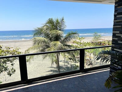 Beach Front!!! If you’re  looking at total privacy and relaxation❤️