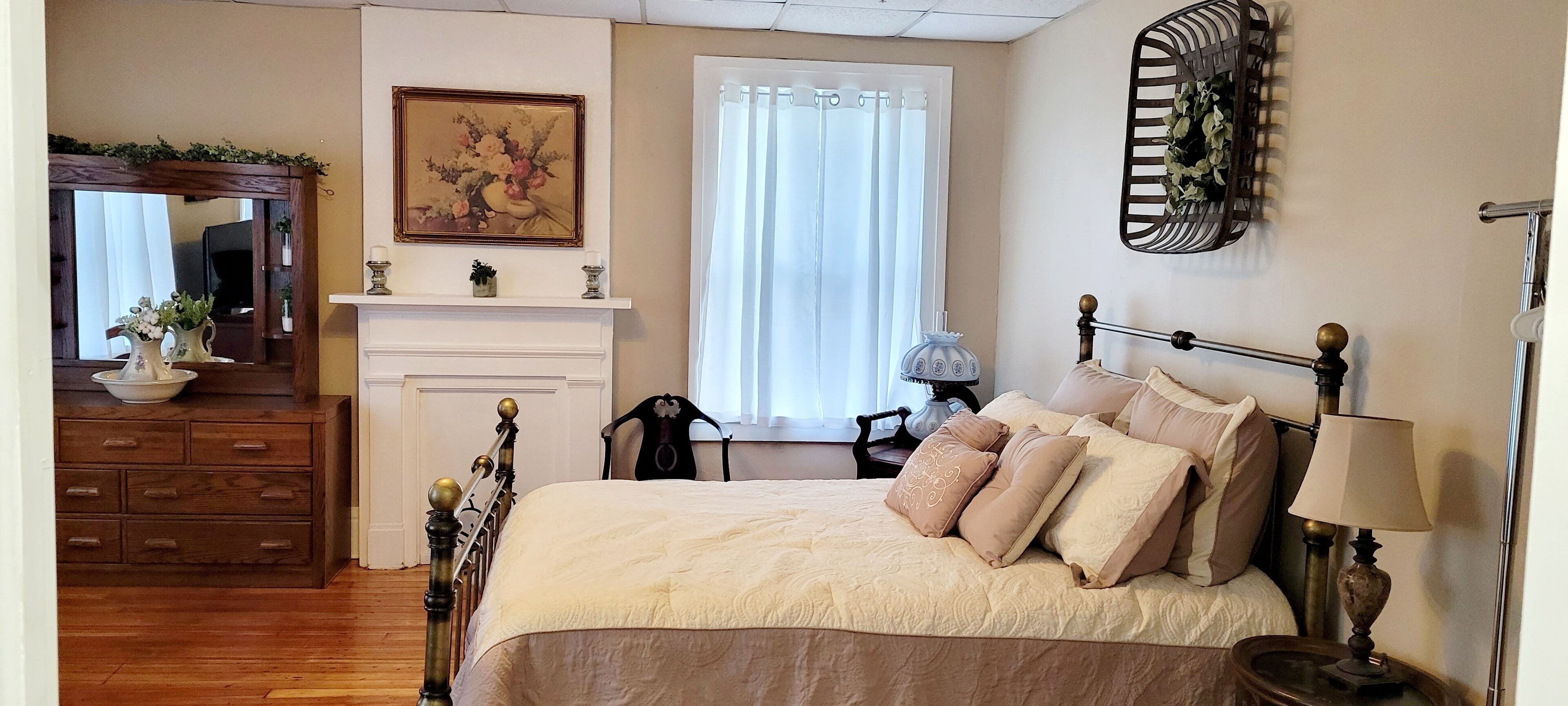 The Fry Guest House Bed & Breakfast Welcomes You !