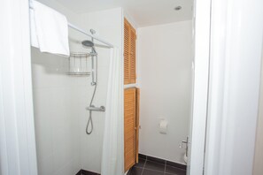 Shower, hydromassage showerhead