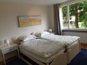 3 室のベッドルーム、デスク、アイロン / アイロン台、WiFi