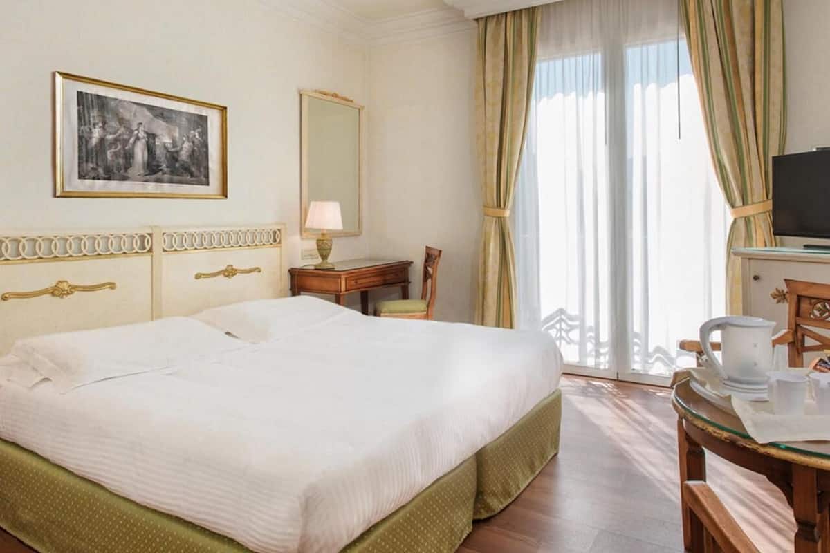 Kamar Double atau Twin Deluks, 1 kamar tidur | Minibar, brankas, tirai kedap cahaya, dan kedap suara
