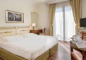 Dobbelt- eller tomannsrom – deluxe, 1 soverom | Minibar, safe på rommet, blendingsgardiner og lydisolert