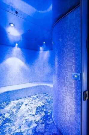 Couples treatment rooms, Turkish bath, body treatments, aromatherapy