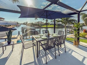 Outdoor dining - Waterfront with Sunset Views + Hot Tub (Cape Coral)