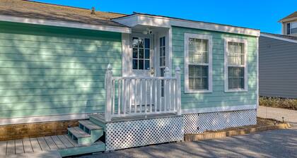Dog-friendly cottage with full kitchen, central AC, & washer/dryer
