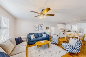 TV - Dog-friendly cottage with full kitchen, central AC, & washer/dryer (North Myrtle Beach)