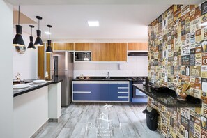 アパートメント | 専用キッチン | 大型冷蔵庫、電子レンジ、オーブン、コンロ