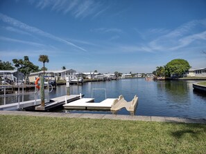 Marina - Live in Paradise! Newly remodeled mobile home in a 55+ water front park! (St. Petersburg)