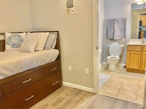 2 عدّة غرف نوم ومكواة/لوح كي وواي فاي مجانًا وملاءات أسرّة