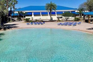 حمّام سباحة خارجي، حمّام سباحة مُدفَّأ