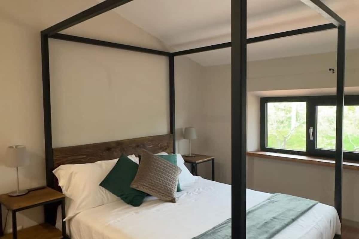 1 bedroom, in-room safe, desk, iron/ironing board (on request)