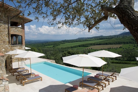 Outdoor pool. Casa M Vineyard
