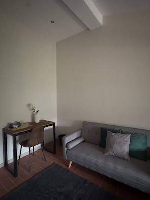 1 bedroom, in-room safe, desk, iron/ironing board