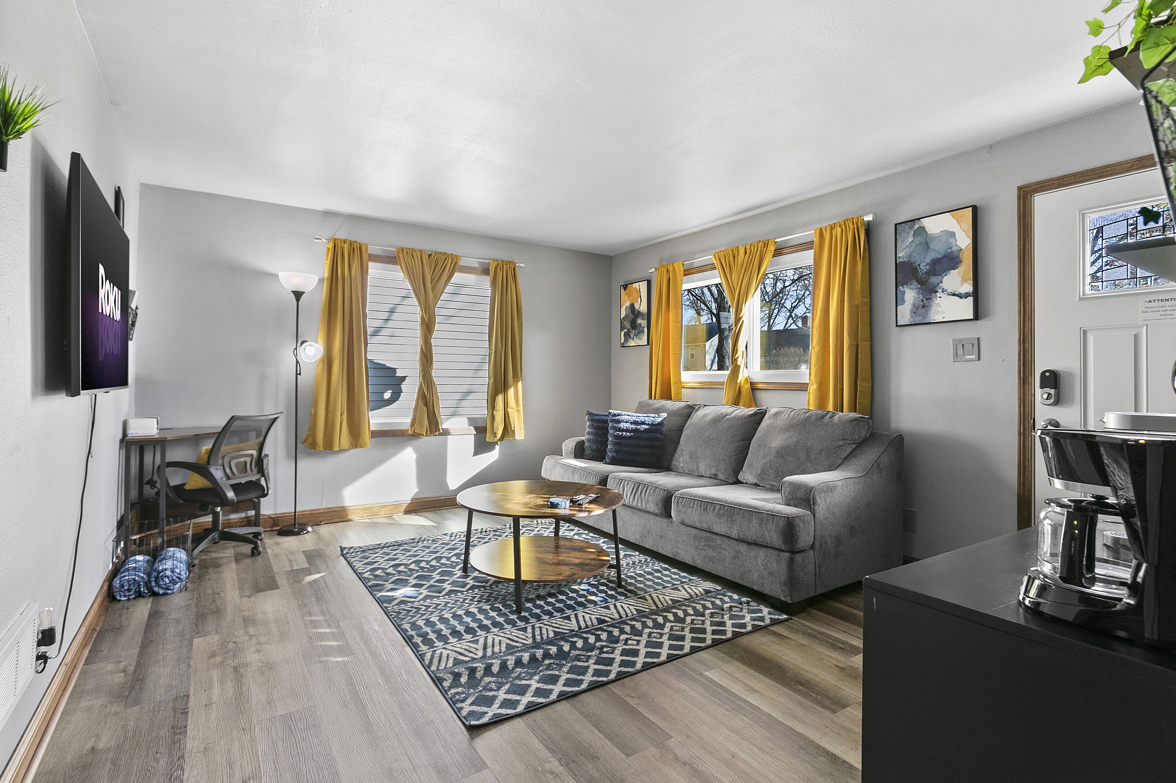 Stadium 1.5 Miles•Attached Garage•Centrally Located