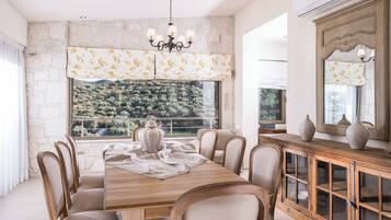 Villa (5 Bedrooms) | Interior