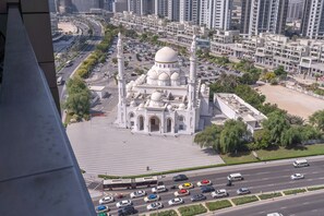 Luxury Apartment | Balcony view - Vogue Blvd Walk near Burj Khalifa/ Dubai Mall (Dubai)