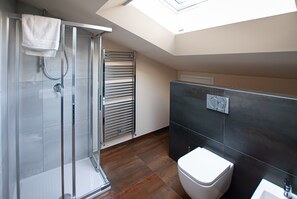 Shower, hair dryer, bidet, towels - Paradise view - apartment "Ventotene" (Lazio)