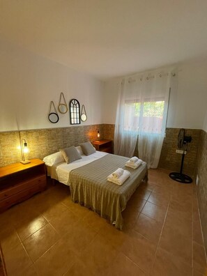 5 bedrooms, iron/ironing board, WiFi, bed sheets - Finca 3 Casas Rurales con Piscina (MC)