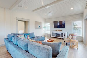 Smart TV - Private Heated Pool, Golf Cart Included, Parking for 4 (Port Aransas)