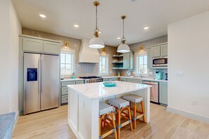 Fridge, microwave, oven, stovetop - Private Heated Pool, Golf Cart Included, Parking for 4 (Port Aransas)