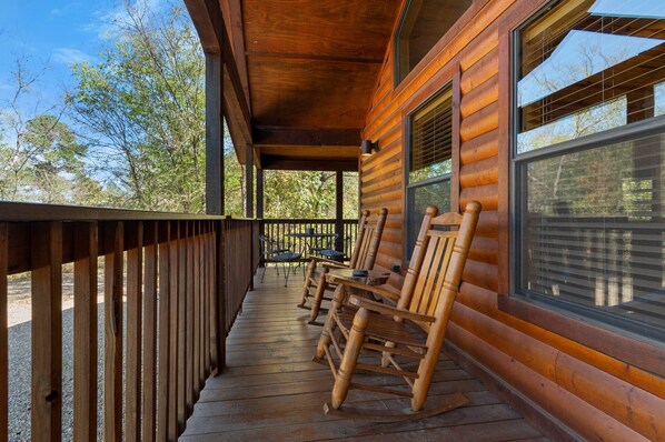 Property grounds - Buck-Eye Hollow 2 bedroom, 2 bath, fire pit, hot tub! (Broken Bow)