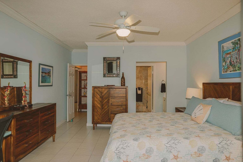 to Merry Mermaid! Steps from the Caribbean Sea! One level, 2