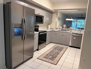 Fridge, microwave, oven, stovetop - Stunning 2/2 Carlton Lakes Condo: Your Naples, FL Paradise Awaits! (Naples)