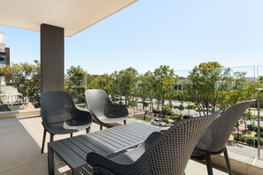 Terrace/patio - Luxury Green Point Apartment, Pool, Balcony (Cape Town)