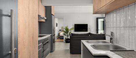 Refrigerador, microondas, horno y parrilla de estufa