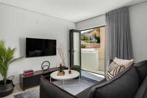 TV - Light and Bright Sea Point Apart, New Development (Cape Town)