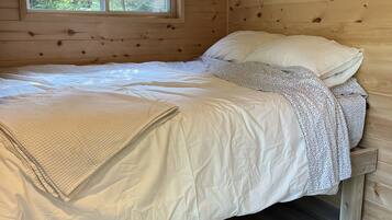 1 bedroom, bed sheets