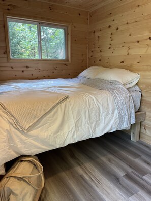 1 bedroom, bed sheets