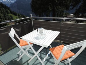 Outdoor dining - Spacious Studio, The Bristol, 3823, Wengen (Wengen)