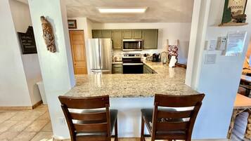 冰箱、微波炉、烤箱、炉灶