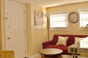 Interior - DC Dwtn Apt. w/ Modern Interior (Washington)