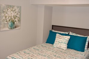 1 bedroom, free WiFi, bed sheets - DC Dwtn Apt. w/ Modern Interior (Washington)