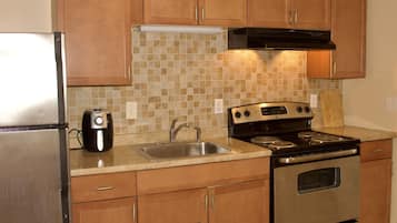 Microwave, oven, stovetop, cookware/dishes/utensils