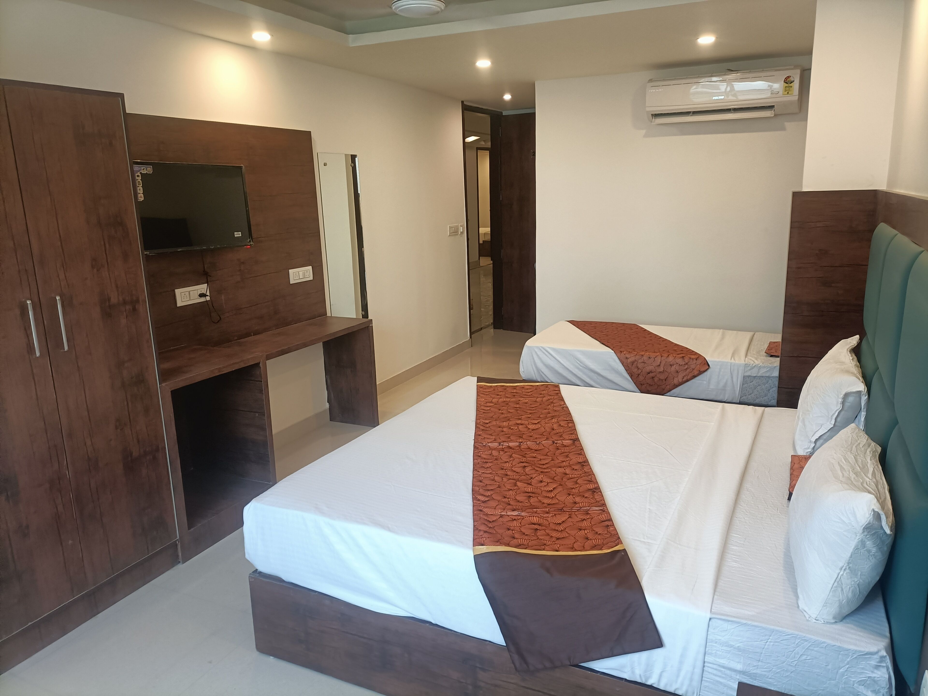 egyptian cotton sheets, premium bedding, down duvets, pillow-top beds