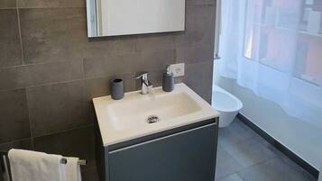 Deluxe Double Room | Bathroom