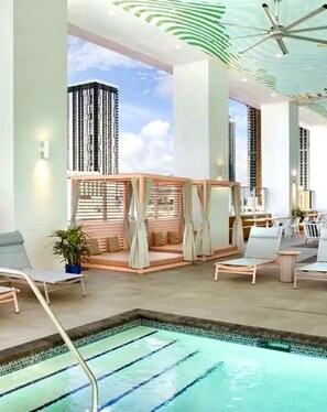 Piscine extérieure, cabanons gratuits