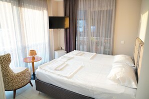 Desk, iron/ironing board, free WiFi, bed sheets - Lara Boutique Hotel  (Antalya)