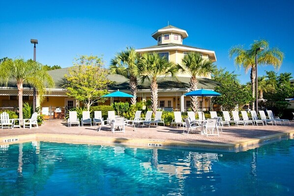 Outdoor pool, a heated pool - Cerca A Disney Espacioso Apto-resort Disfruta Como LA Comodidad DE TU Hogar (Kissimmee)