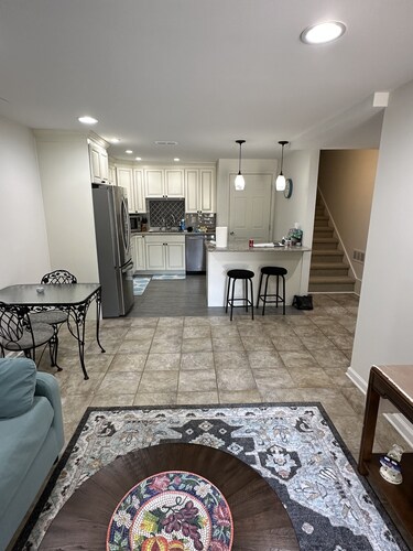 Quiet Dunwoody Neighborhood 