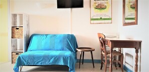 1 bedroom, in-room safe, desk, iron/ironing board