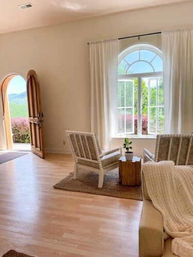 Elegant Italian Villa Smoky Mt