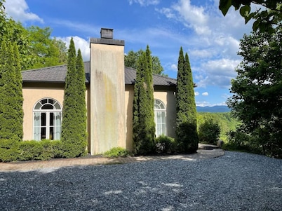 Elegant Italian Villa Smoky Mt