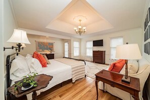 6 chambres, bureau, fer et planche à repasser, lit parapluie